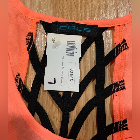 Open back‎ tank top - Picture 3 of 3